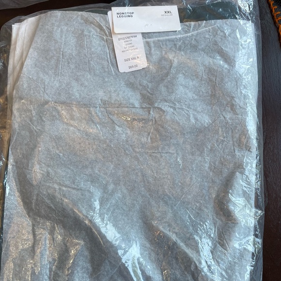 Soma hunter green leggings!! NWT! Perfect for active wear! - Picture 4 of 5